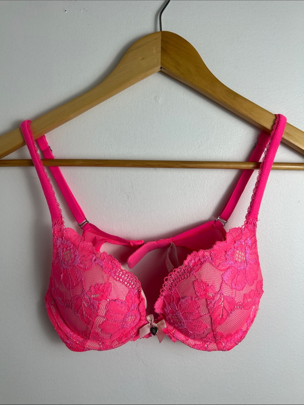 Victoria’s Secret Pink Lace Push-Up Bra 32B